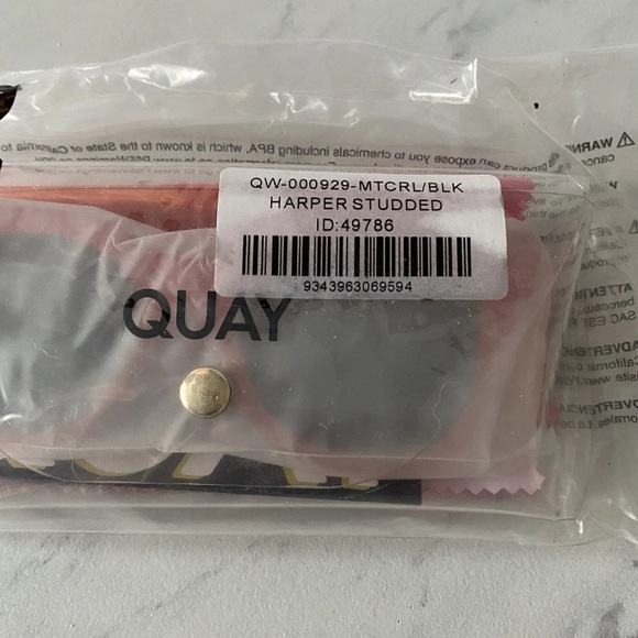 NWT Quay “Pink Harper Studded” EXTREMELY RARE Sunglasses - Picture 2 of 5